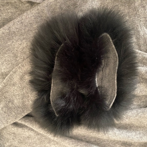 Qi Cashmere Cashmere & Fox-Fur Cuff Cardigan Sweater / Size XSmall - Picture 10 of 17